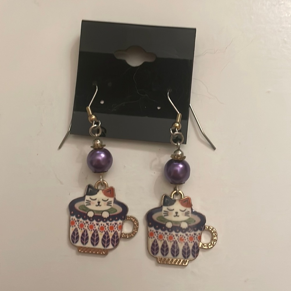 Kitten earrings new